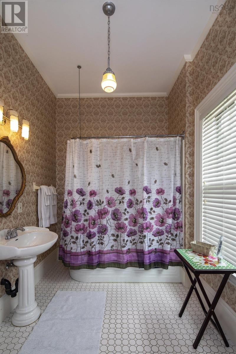 27 Willow Street Property Photo 13