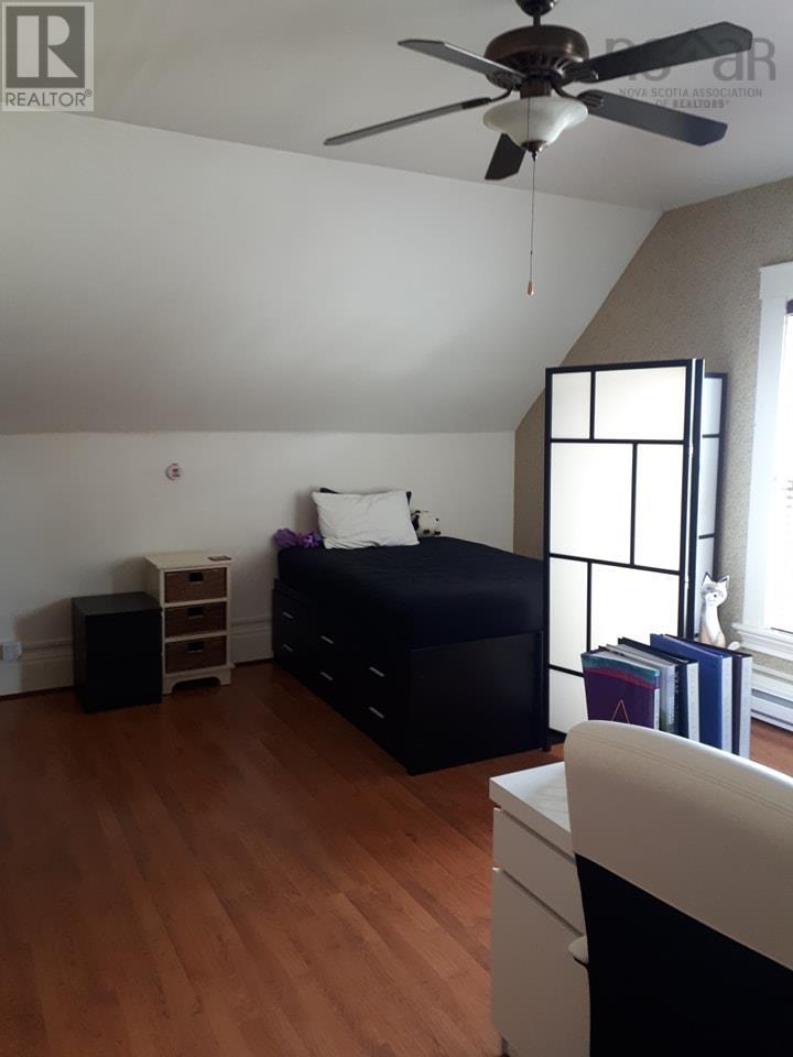 27 Willow Street Property Photo 48