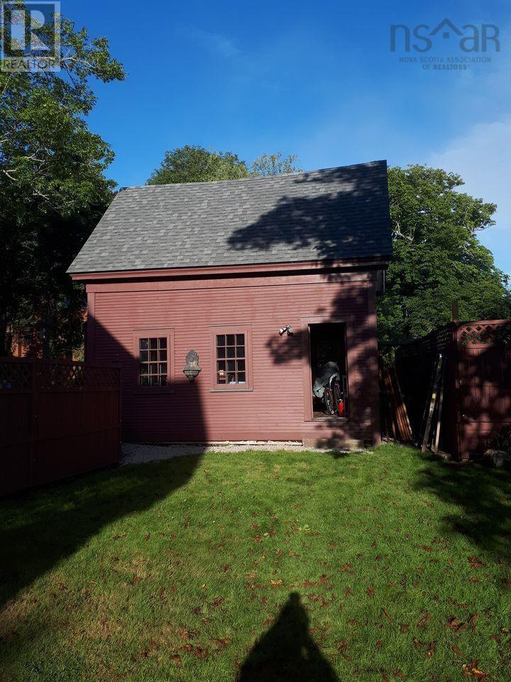 27 Willow Street Property Photo 49