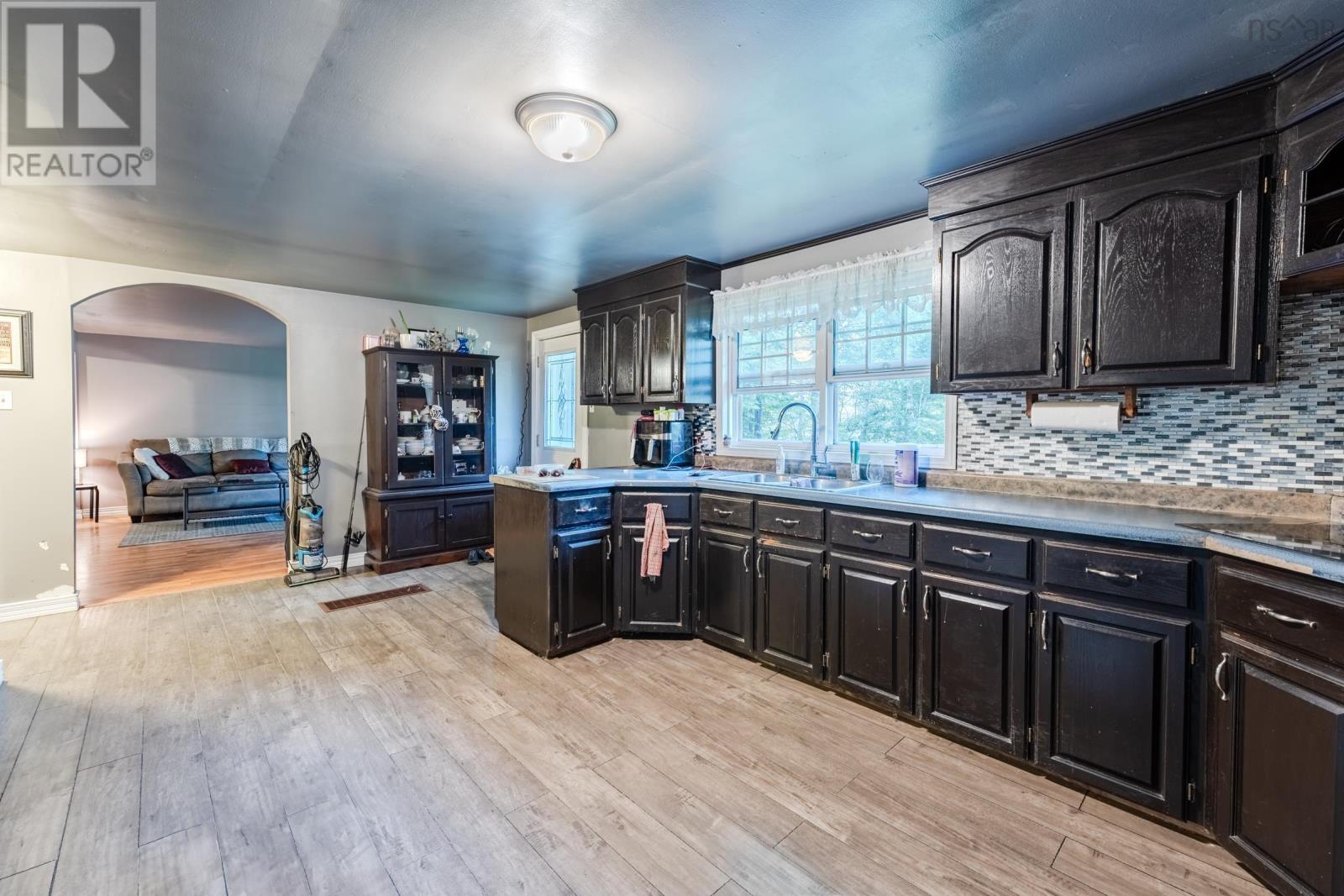 1037 Culloden Road Property Photo 6