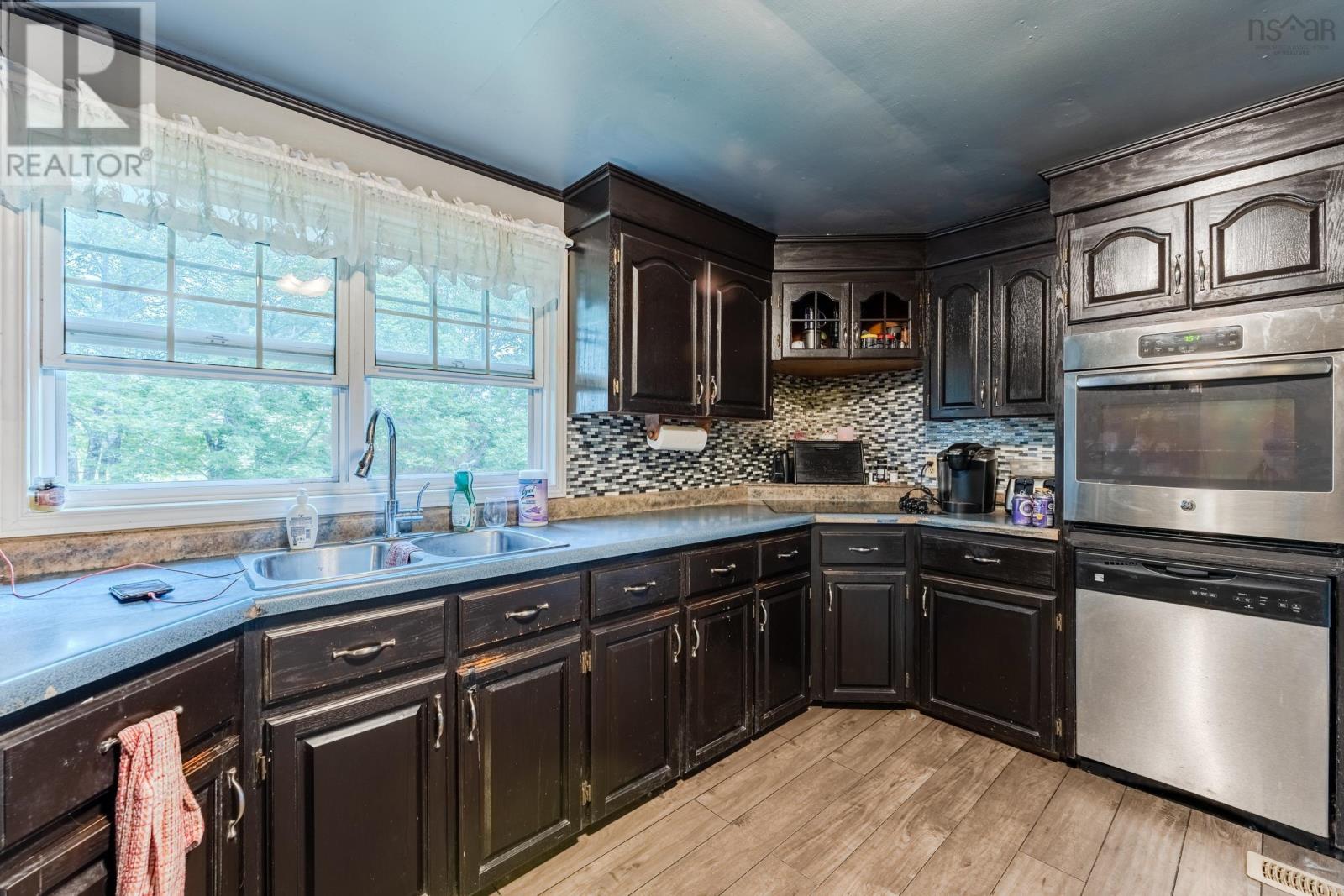 1037 Culloden Road Property Photo 7