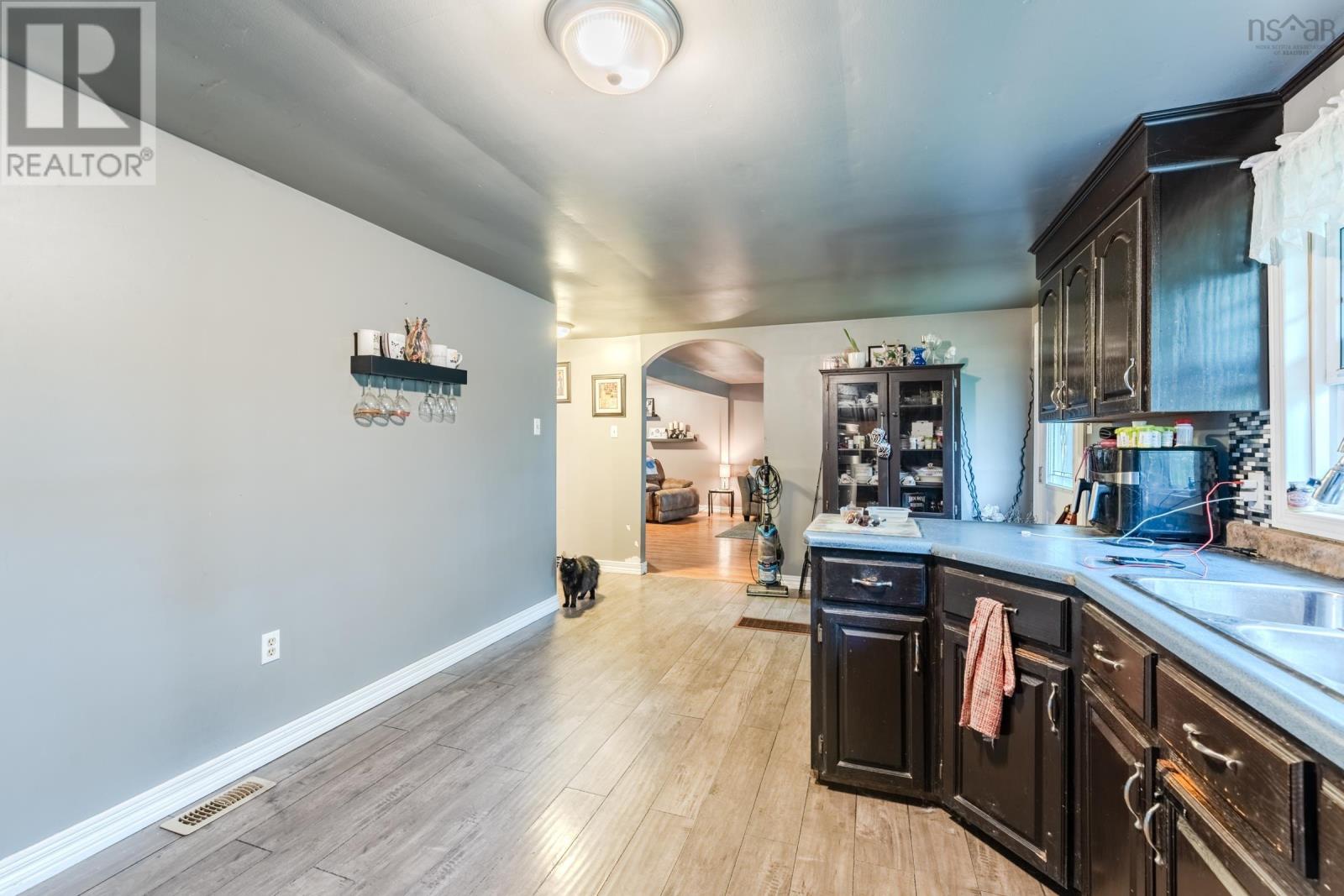 1037 Culloden Road Property Photo 8