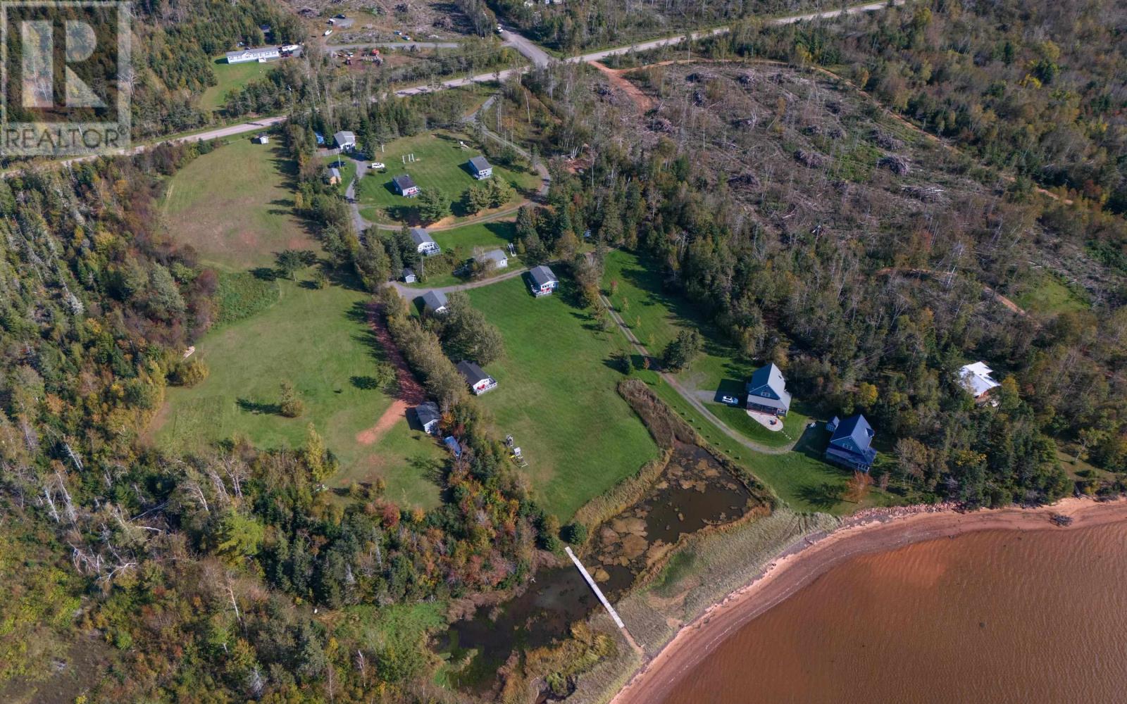 #7 Deroma Cottages Property Photo 3