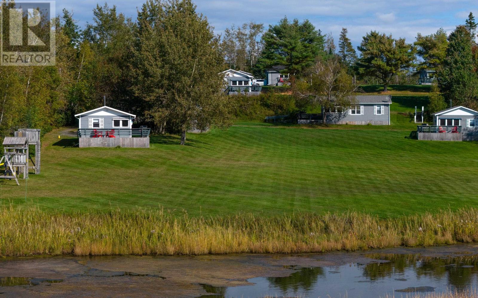 #7 Deroma Cottages Property Photo 5