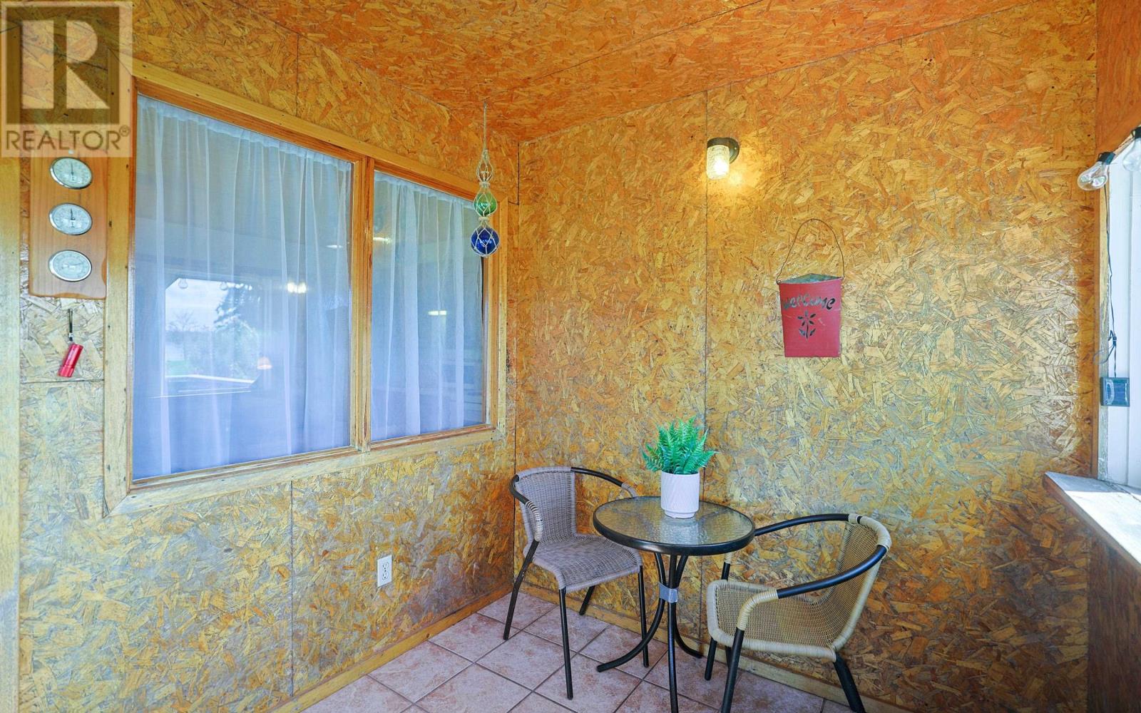 #7 Deroma Cottages Property Photo 9