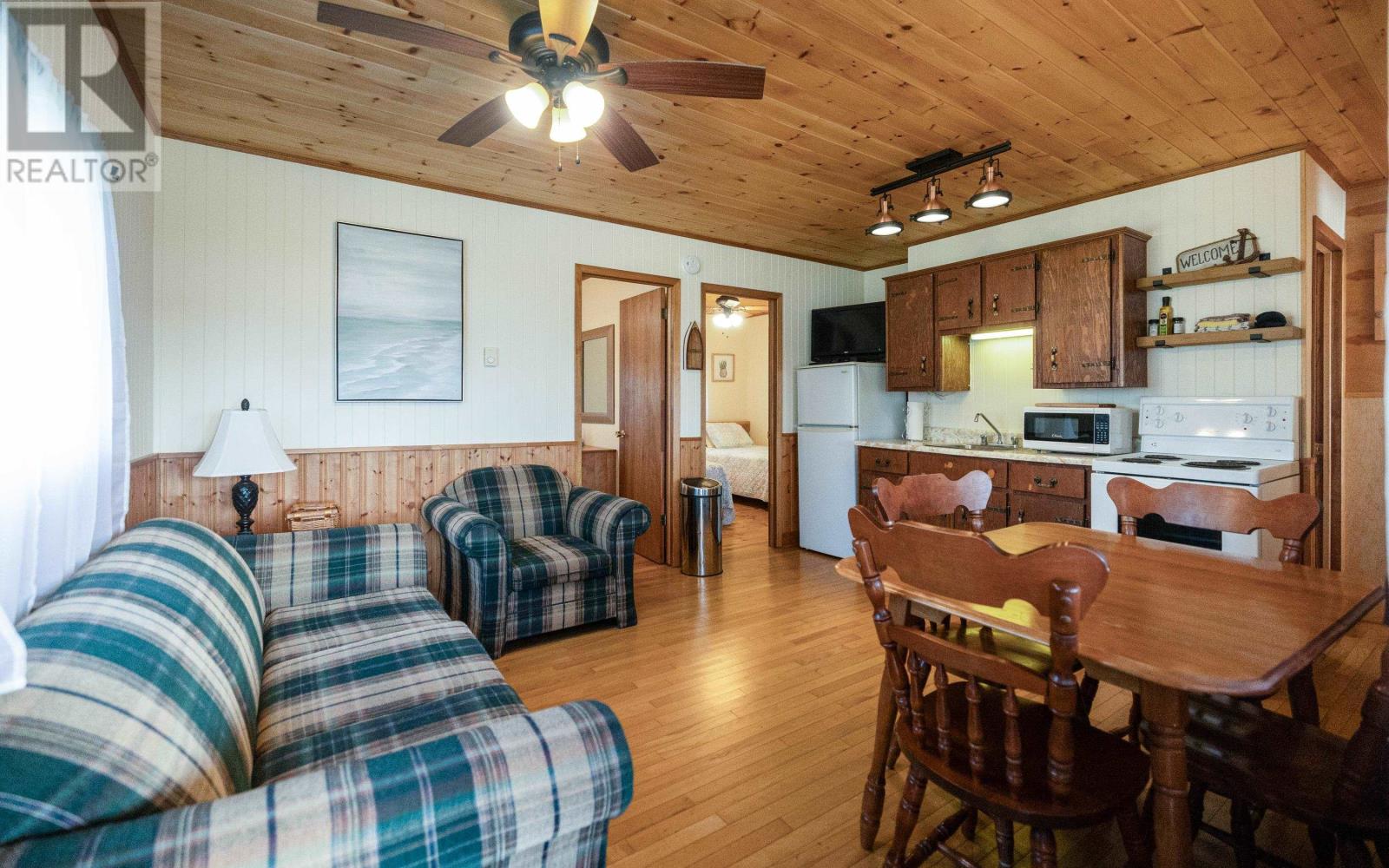 #7 Deroma Cottages Property Photo 10