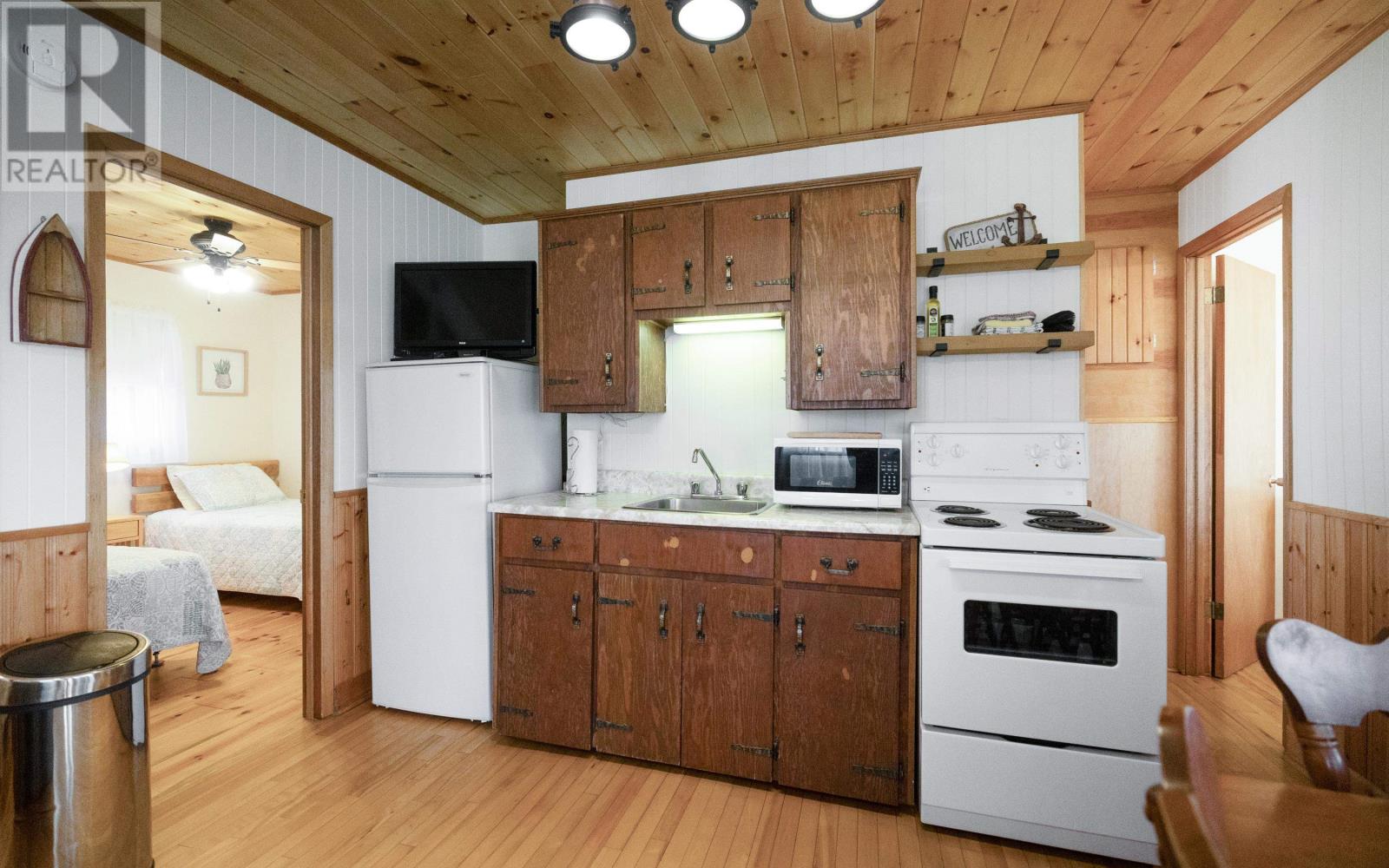 #7 Deroma Cottages Property Photo 12