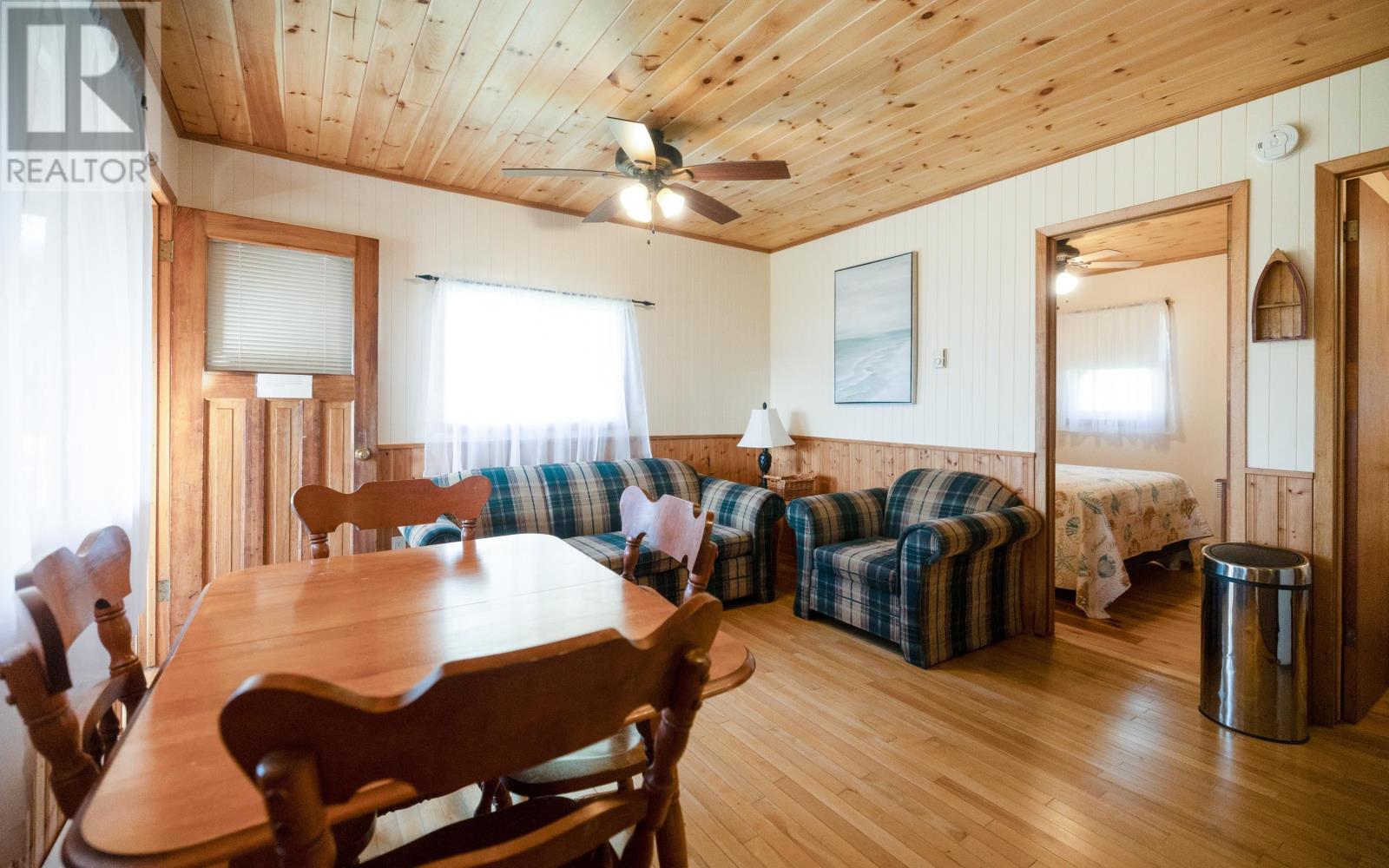 #7 Deroma Cottages Property Photo 13