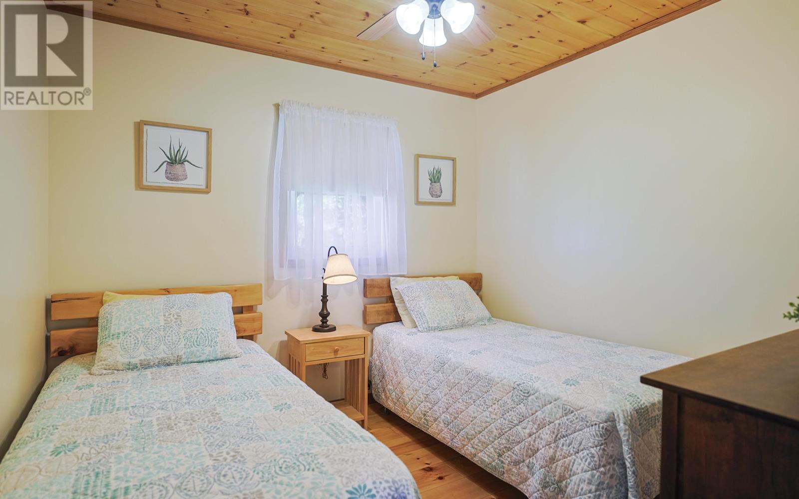 #7 Deroma Cottages Property Photo 15