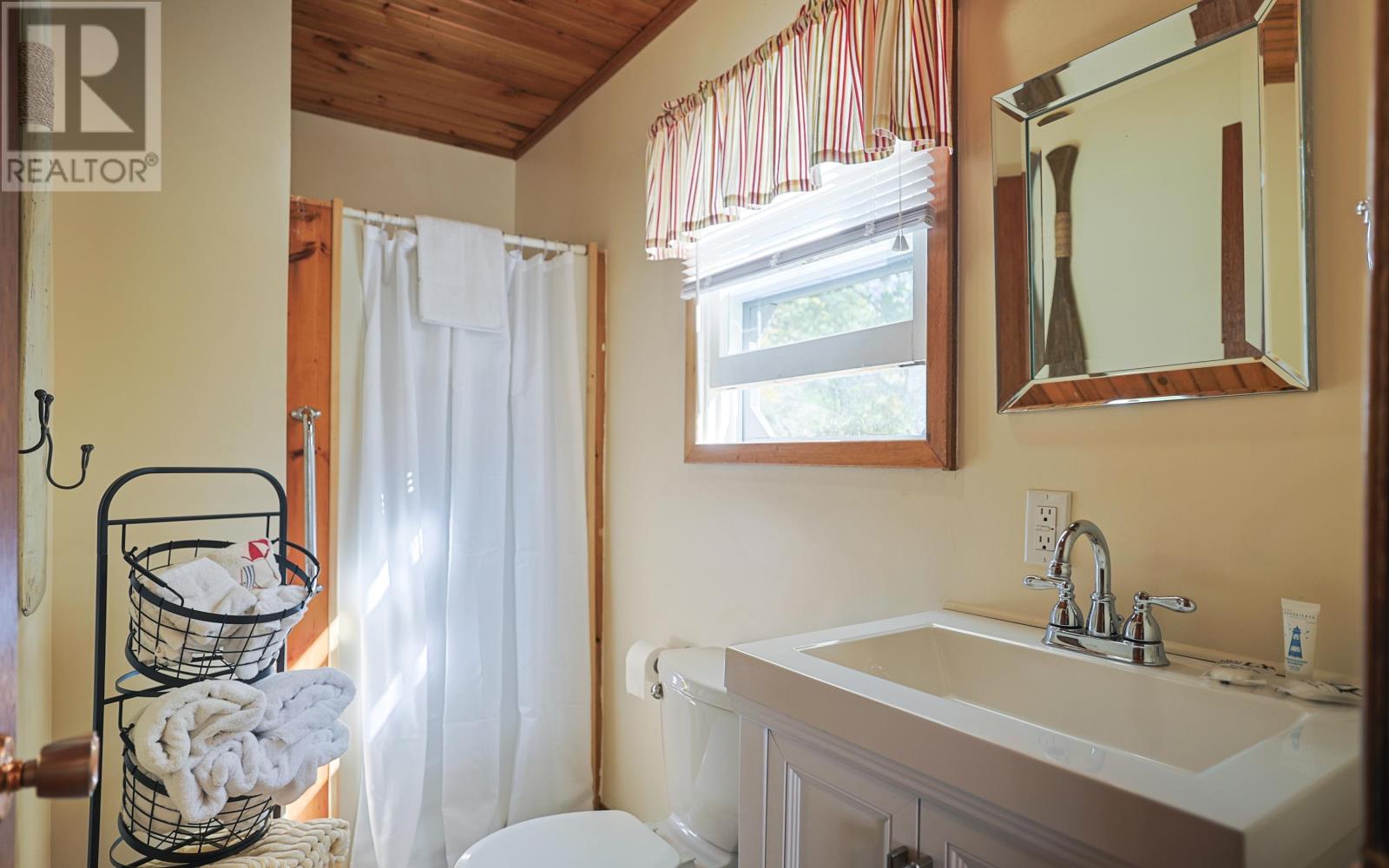 #7 Deroma Cottages Property Photo 16