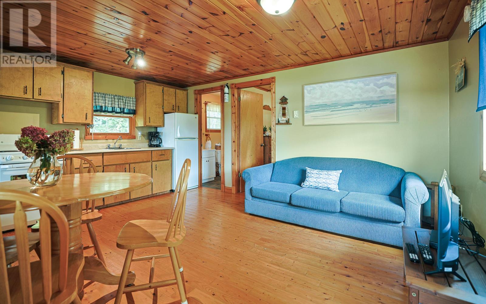 #7 Deroma Cottages Property Photo 29