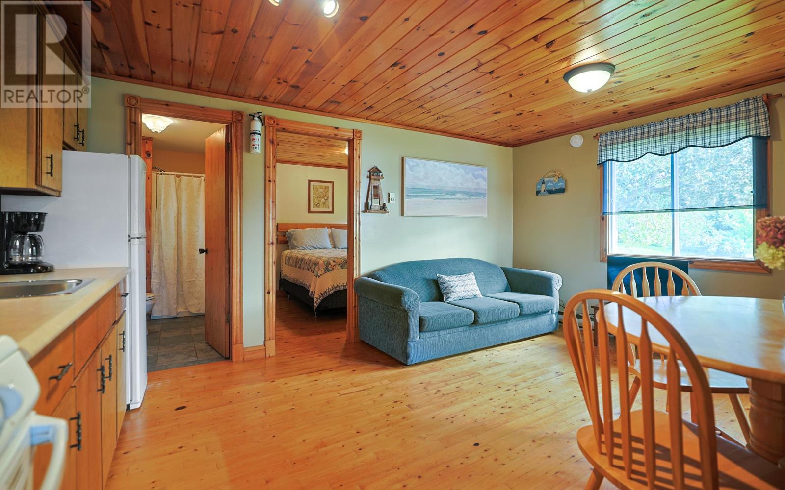 #7 Deroma Cottages Property Photo 30