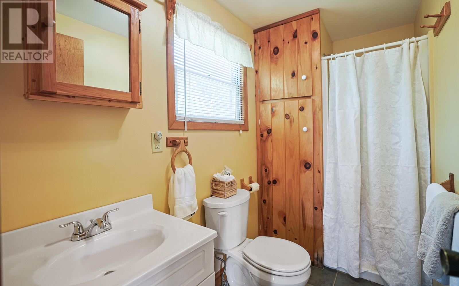 #7 Deroma Cottages Property Photo 32