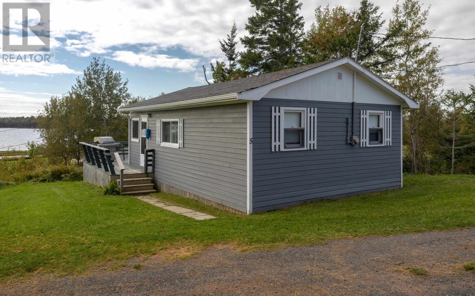 #7 Deroma Cottages Property Photo 36