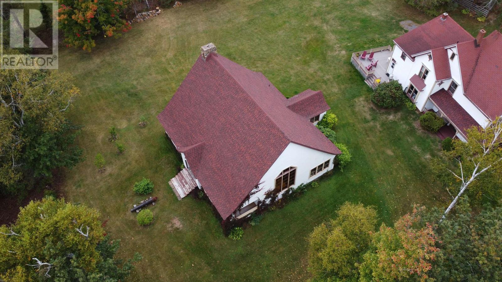 9 East Royalty Road Property Photo 7