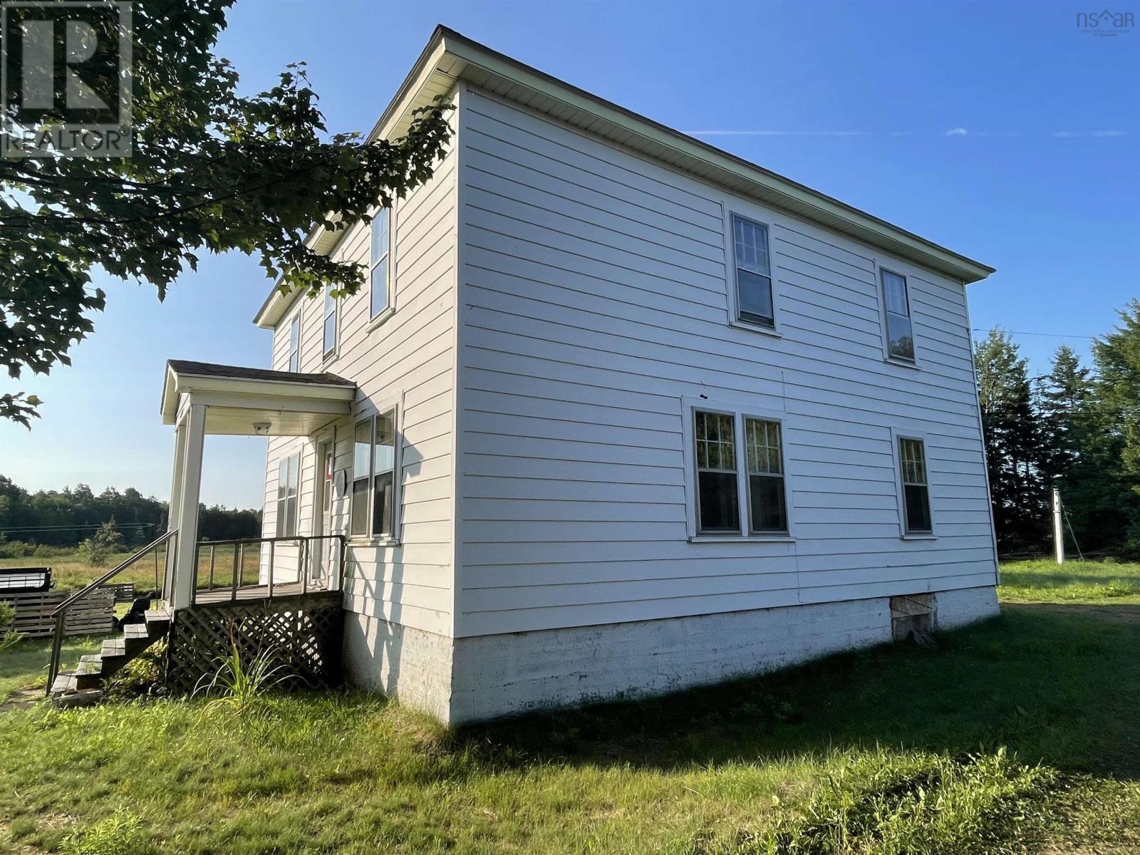 245 Station Street Property Photo 4