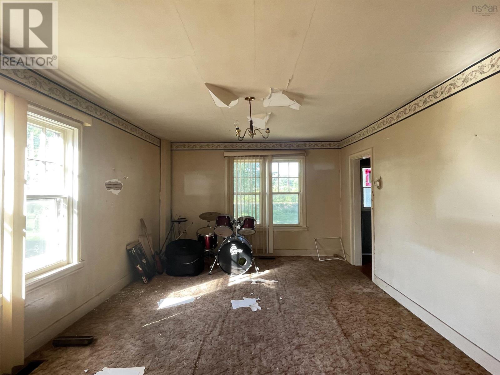 245 Station Street Property Photo 12