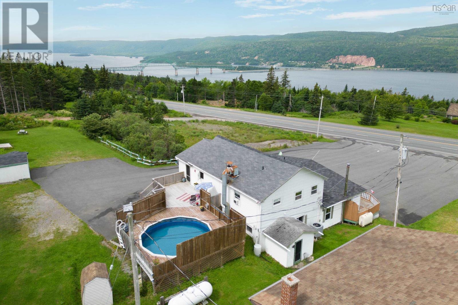 785 105 Highway Property Photo 4