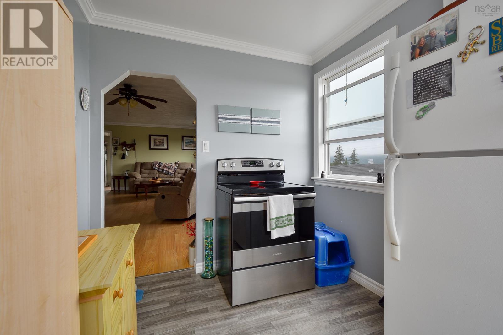 785 105 Highway Property Photo 11