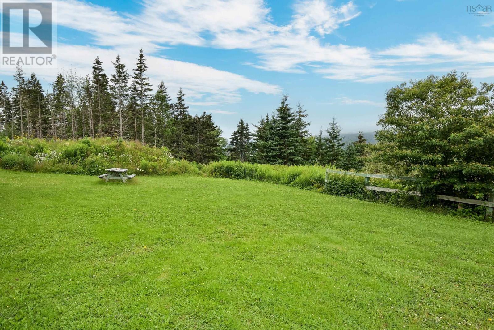 785 105 Highway Property Photo 25