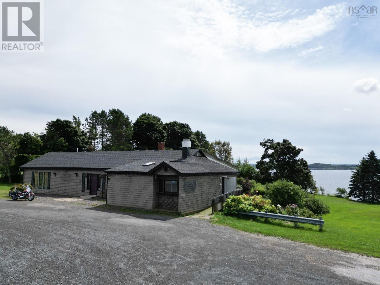 2656 Highway 376 Property Photo 2