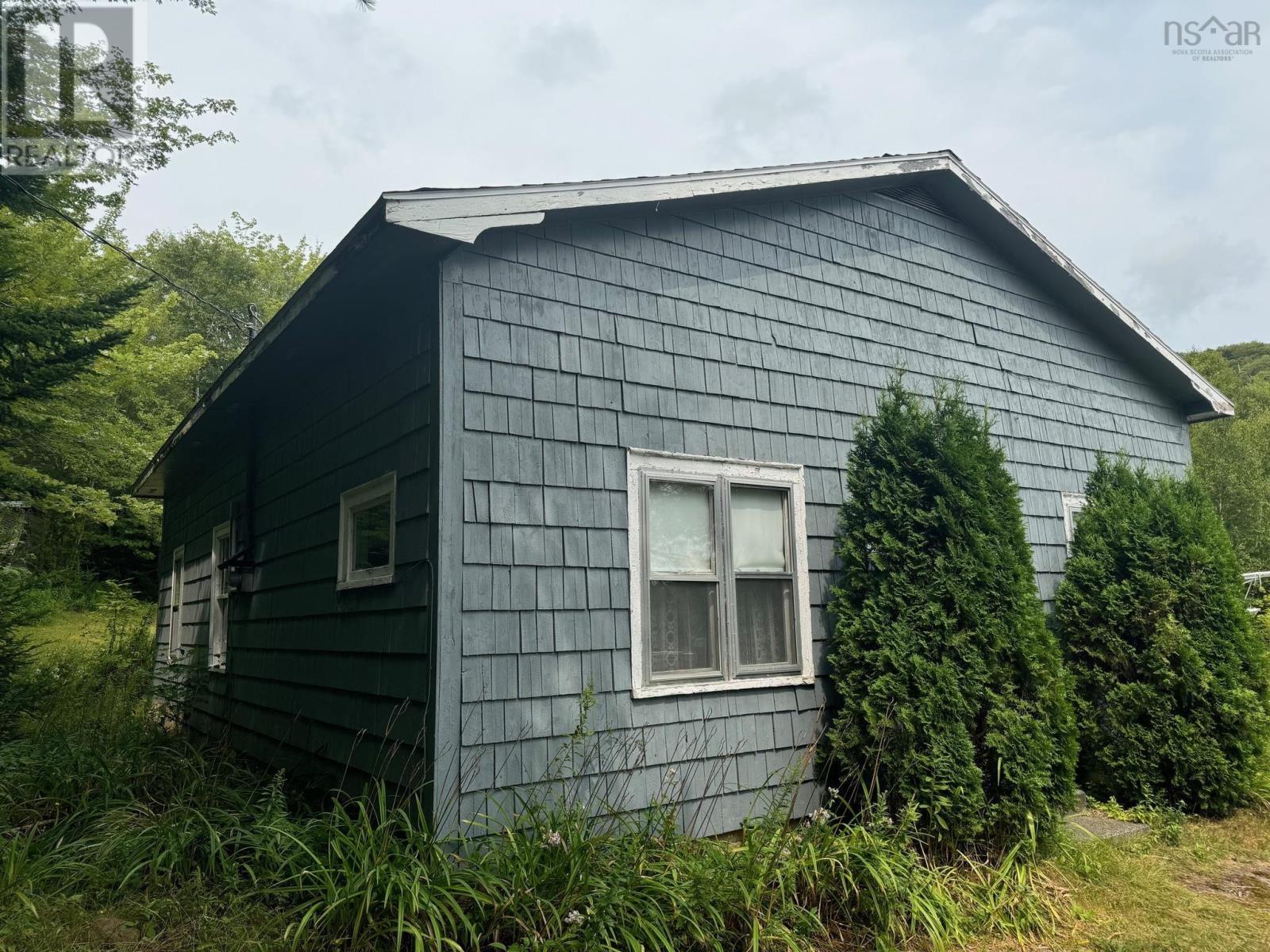 12272 Highway 105 Property Photo 6
