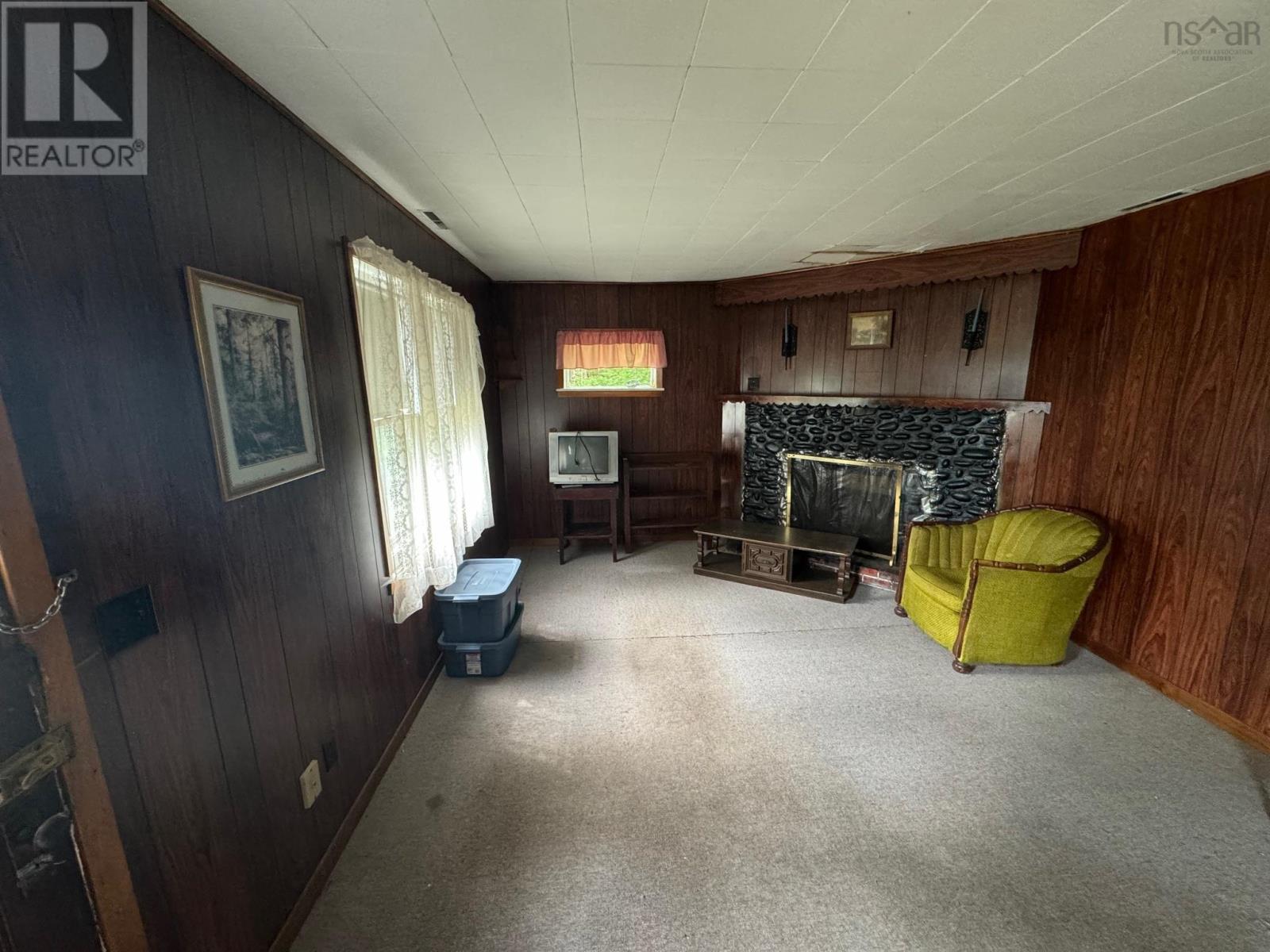 12272 Highway 105 Property Photo 16