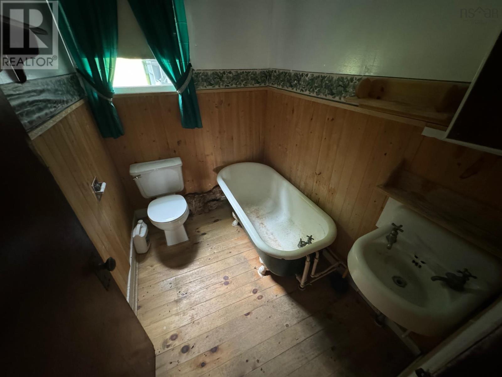 12272 Highway 105 Property Photo 21