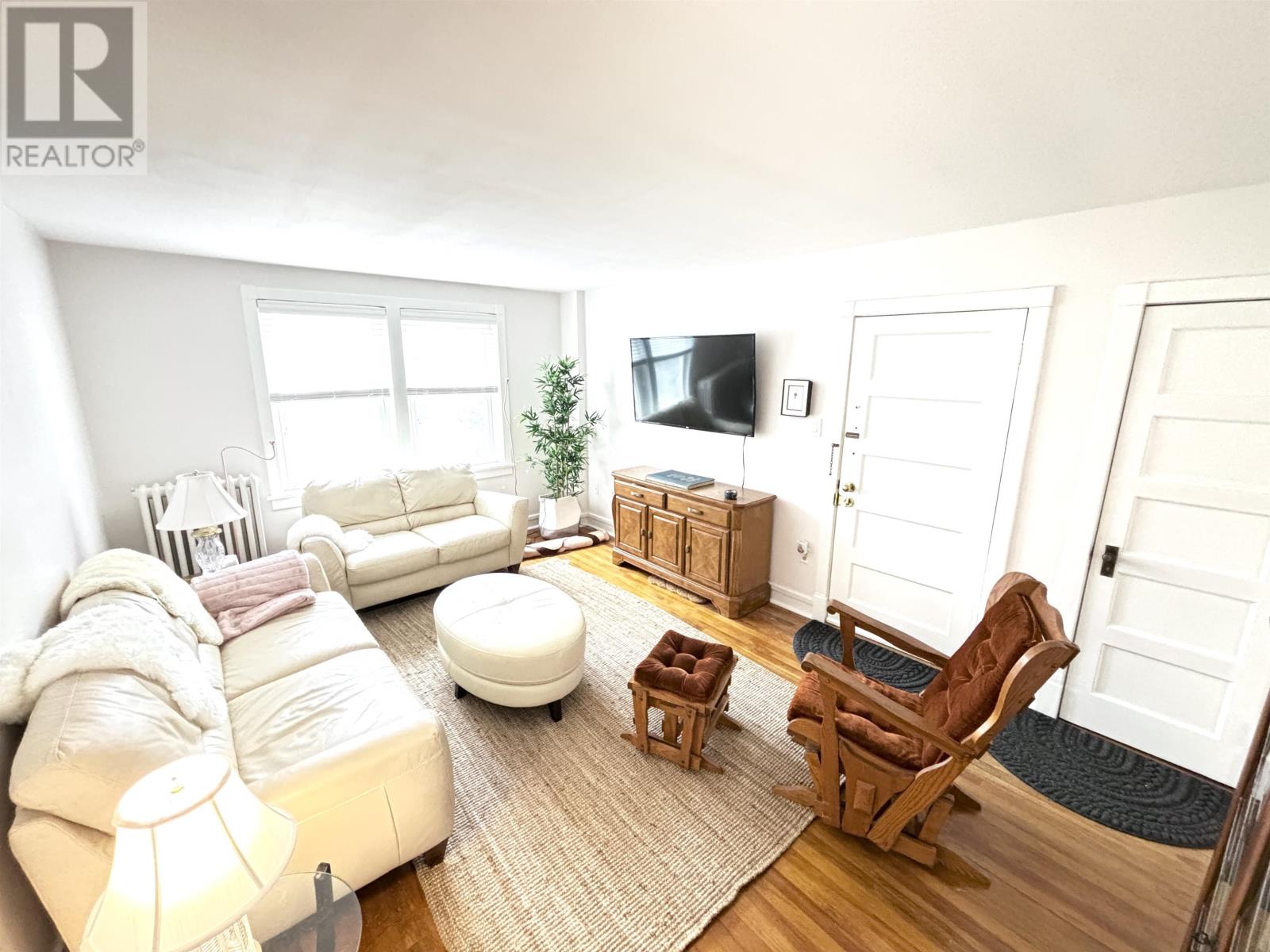 5 60 Green Street Property Photo 1