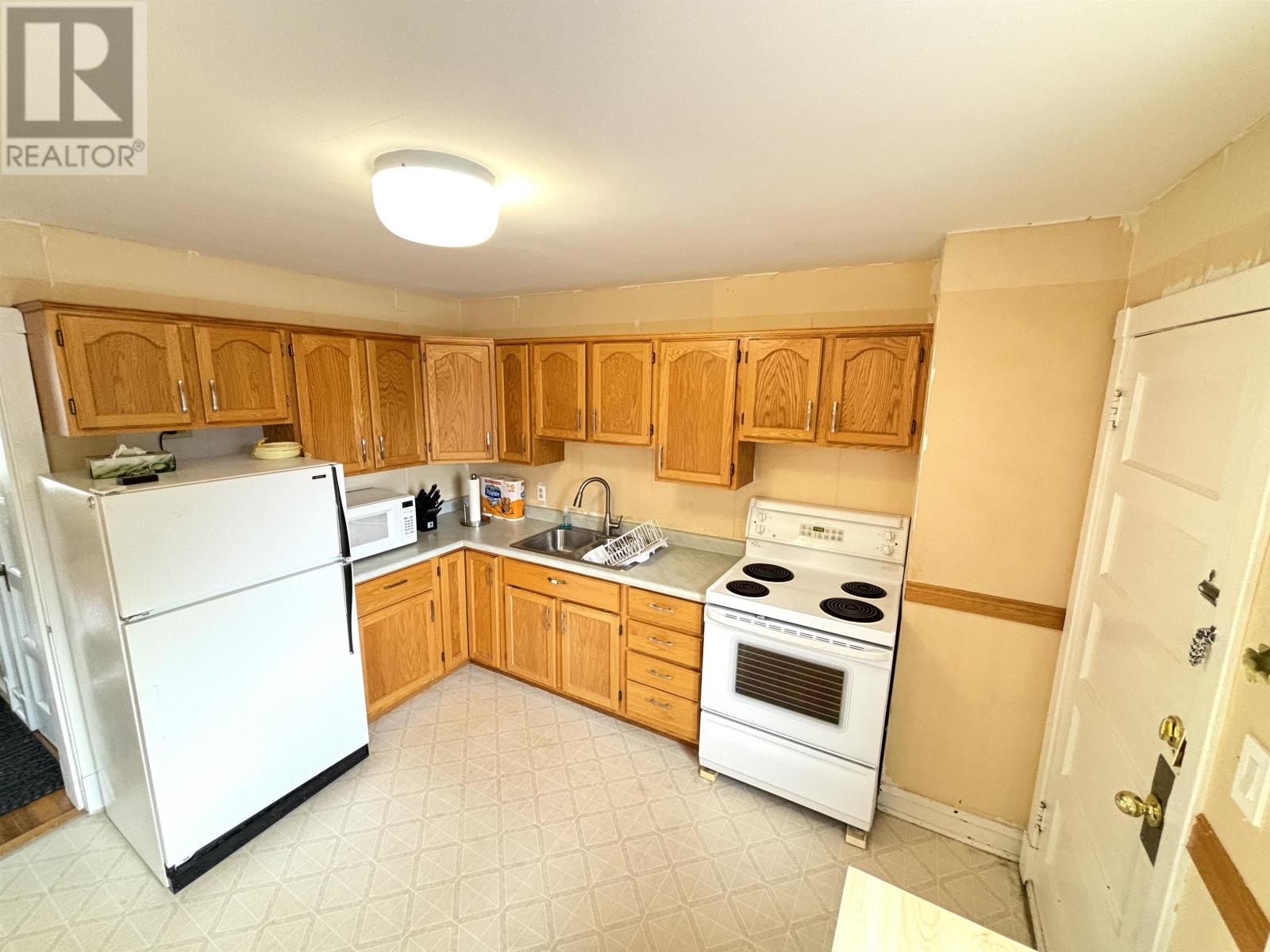 5 60 Green Street Property Photo 3
