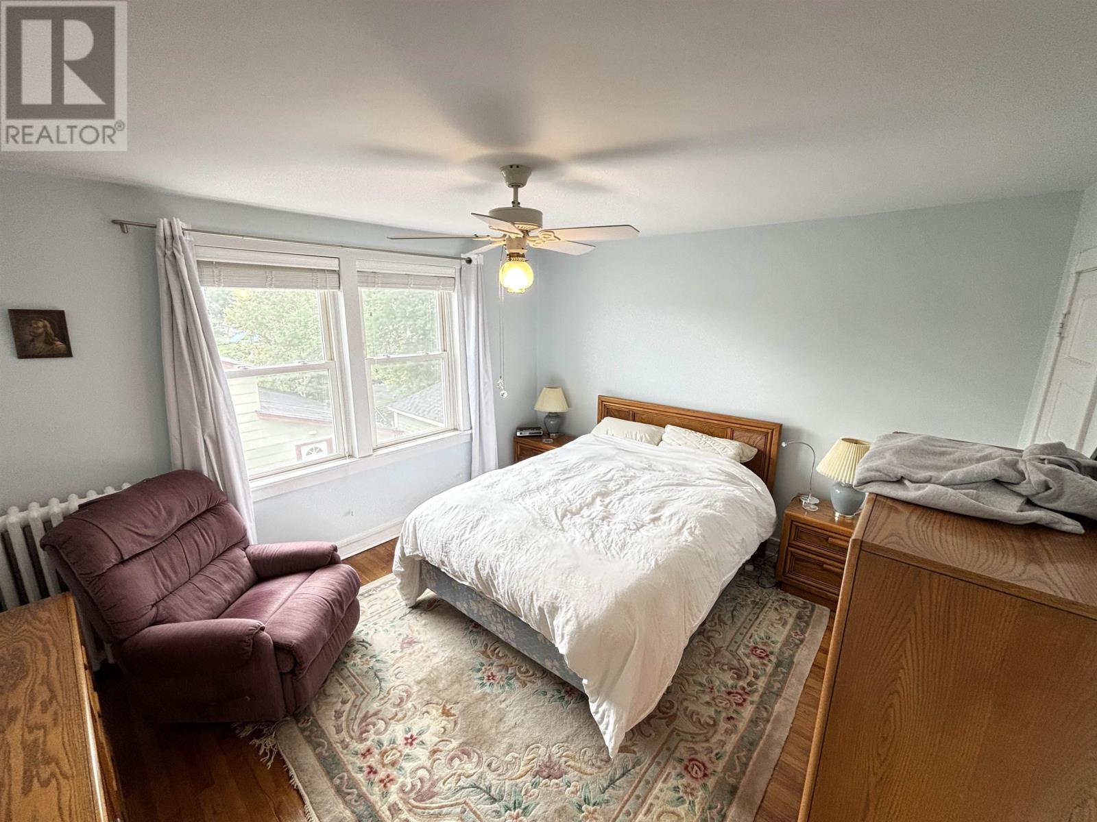 5 60 Green Street Property Photo 4