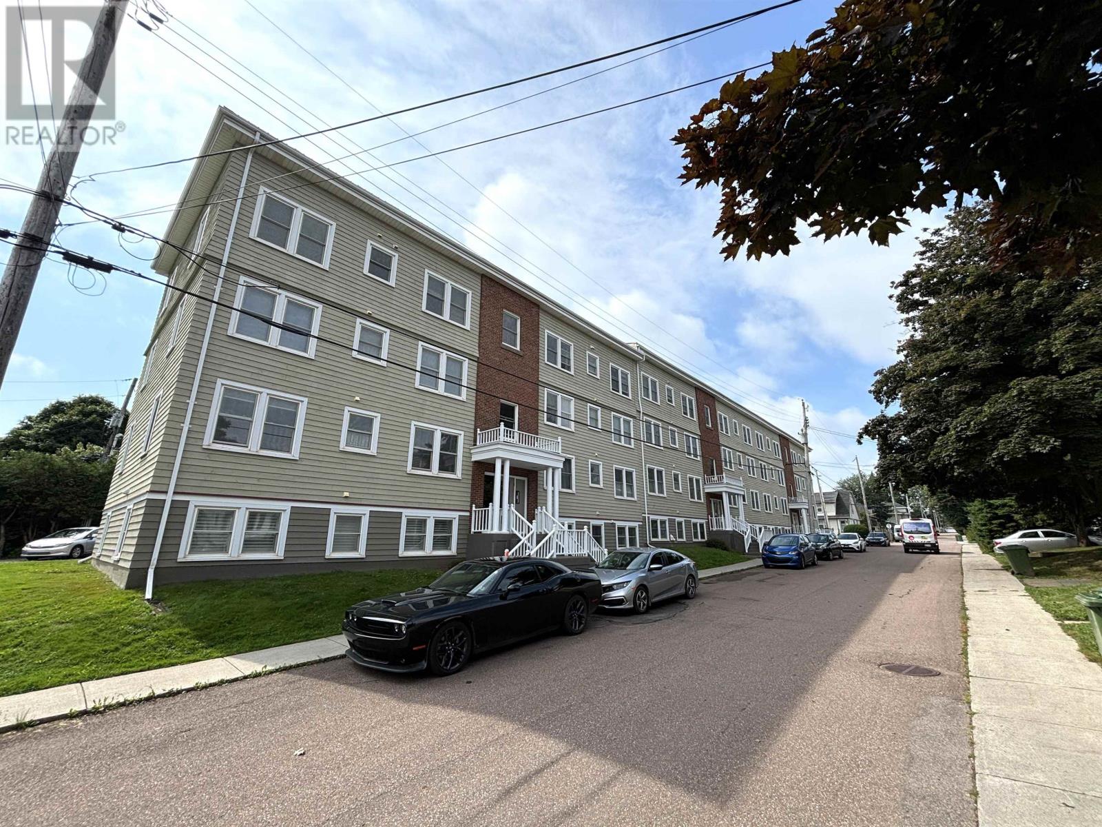 5 60 Green Street Property Photo 8