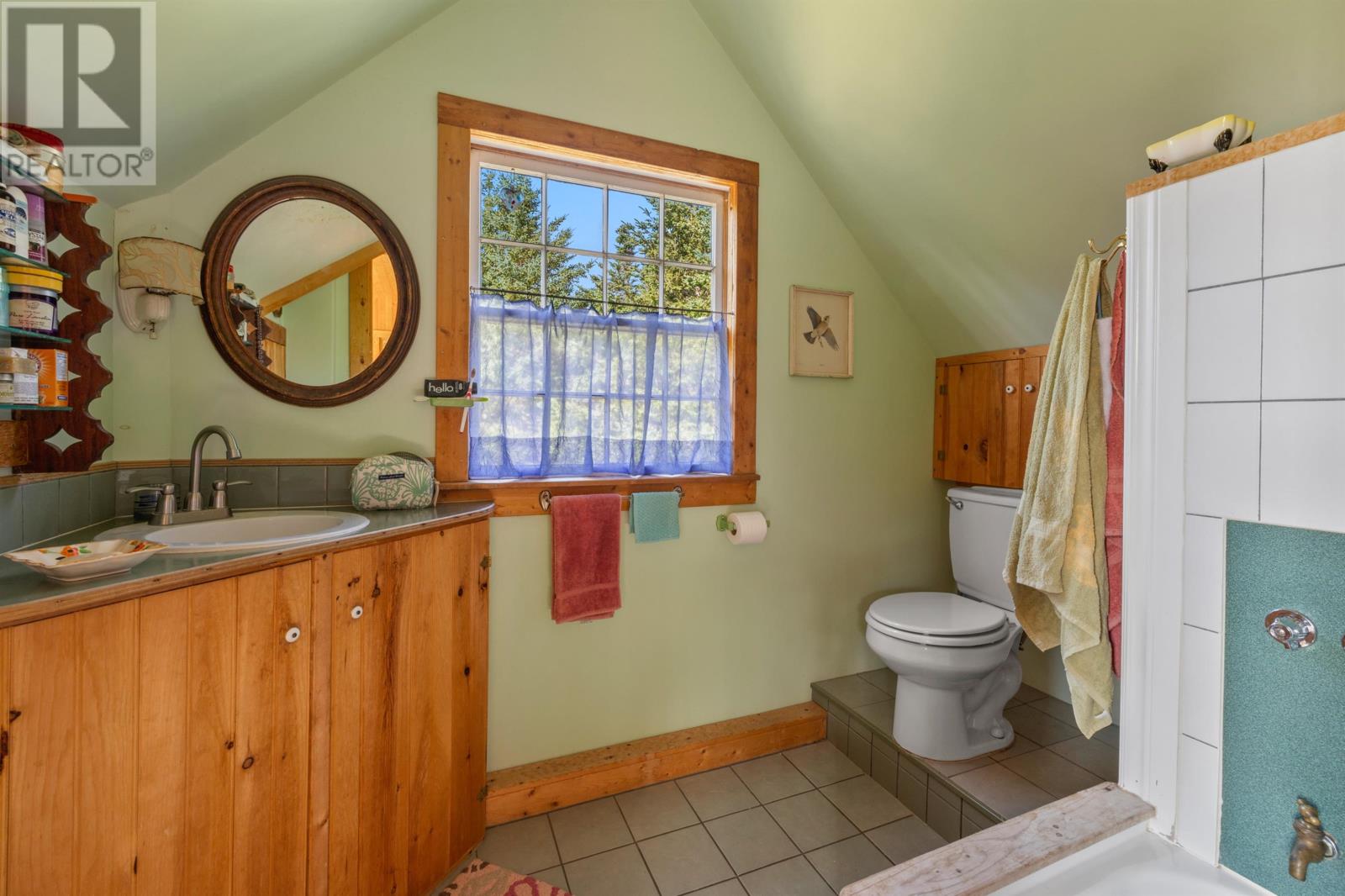 3996 East Point Road Property Photo 14