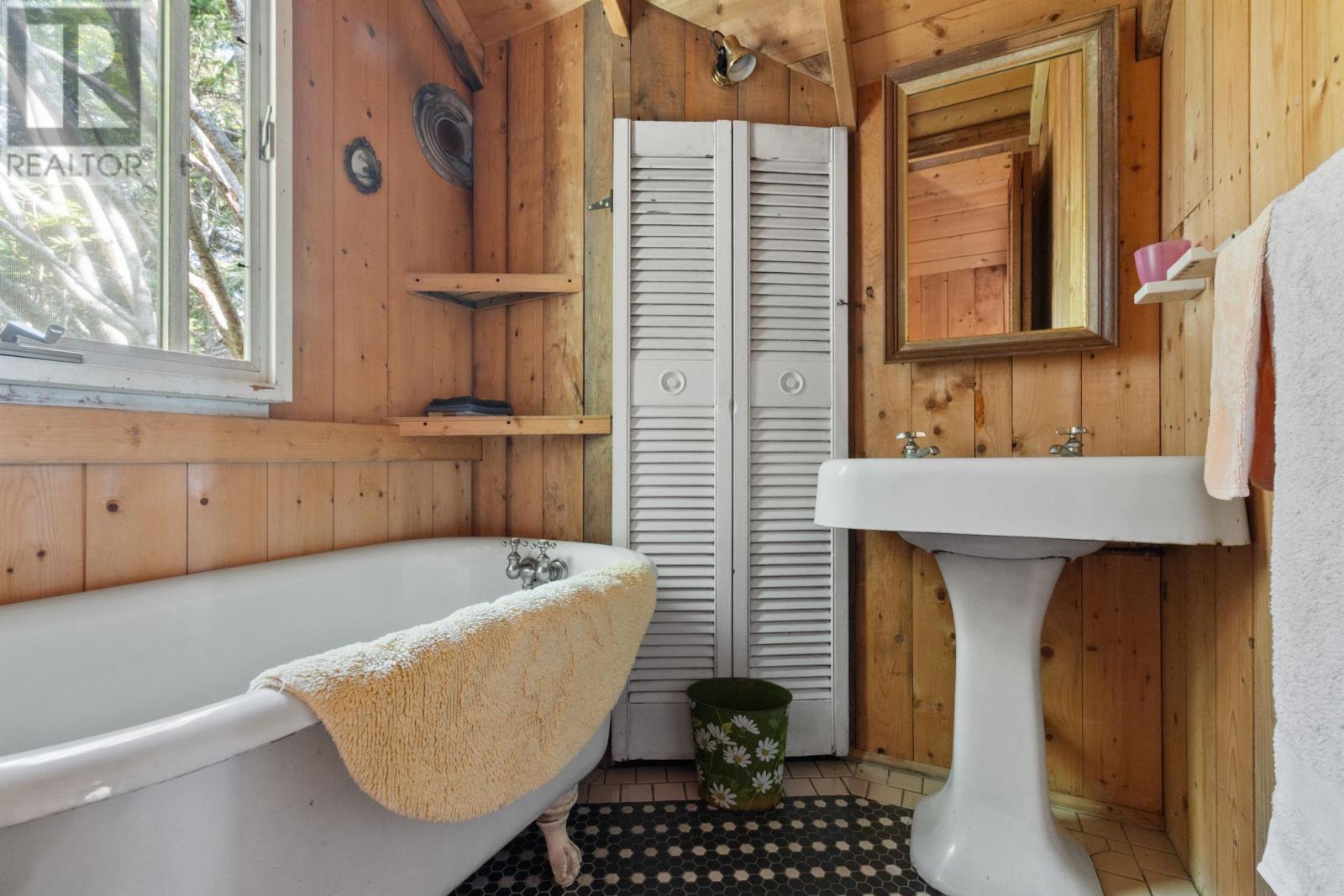 3996 East Point Road Property Photo 46