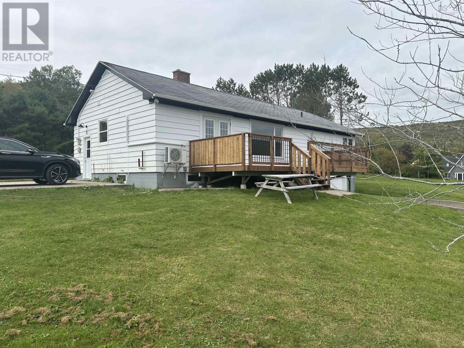 5 Eagles Nest Drive Property Photo 2