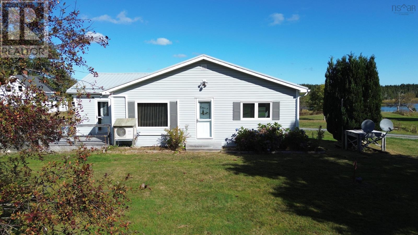 721 Descousse-cap La Ronde Road Property Photo 1