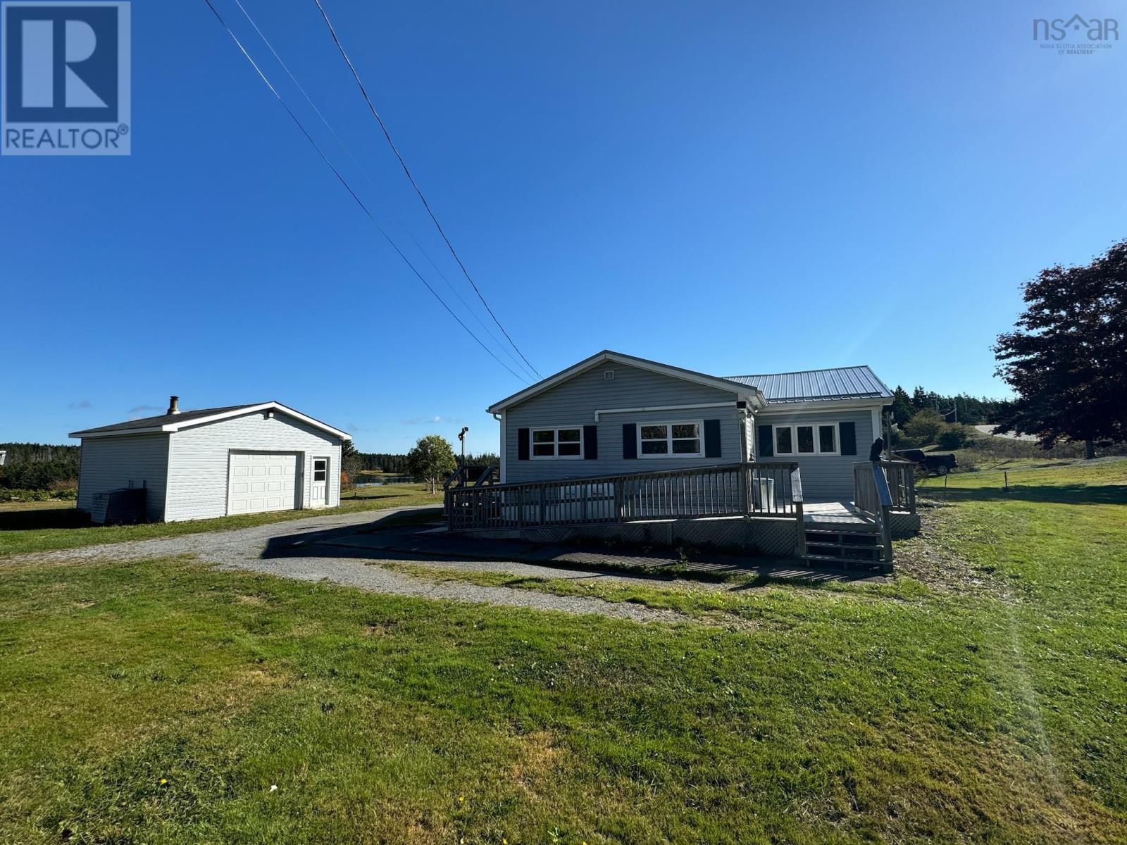 721 Descousse-cap La Ronde Road Property Photo 3