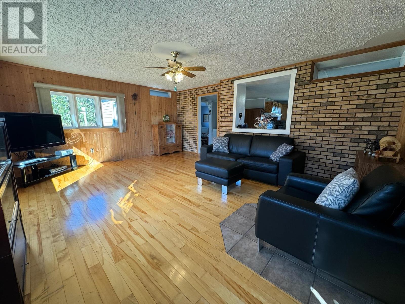 721 Descousse-cap La Ronde Road Property Photo 5