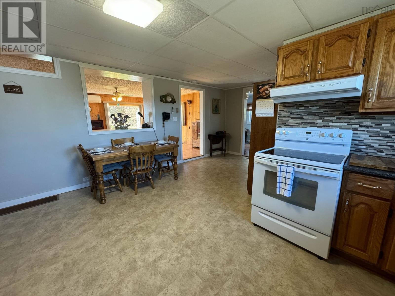 721 Descousse-cap La Ronde Road Property Photo 9