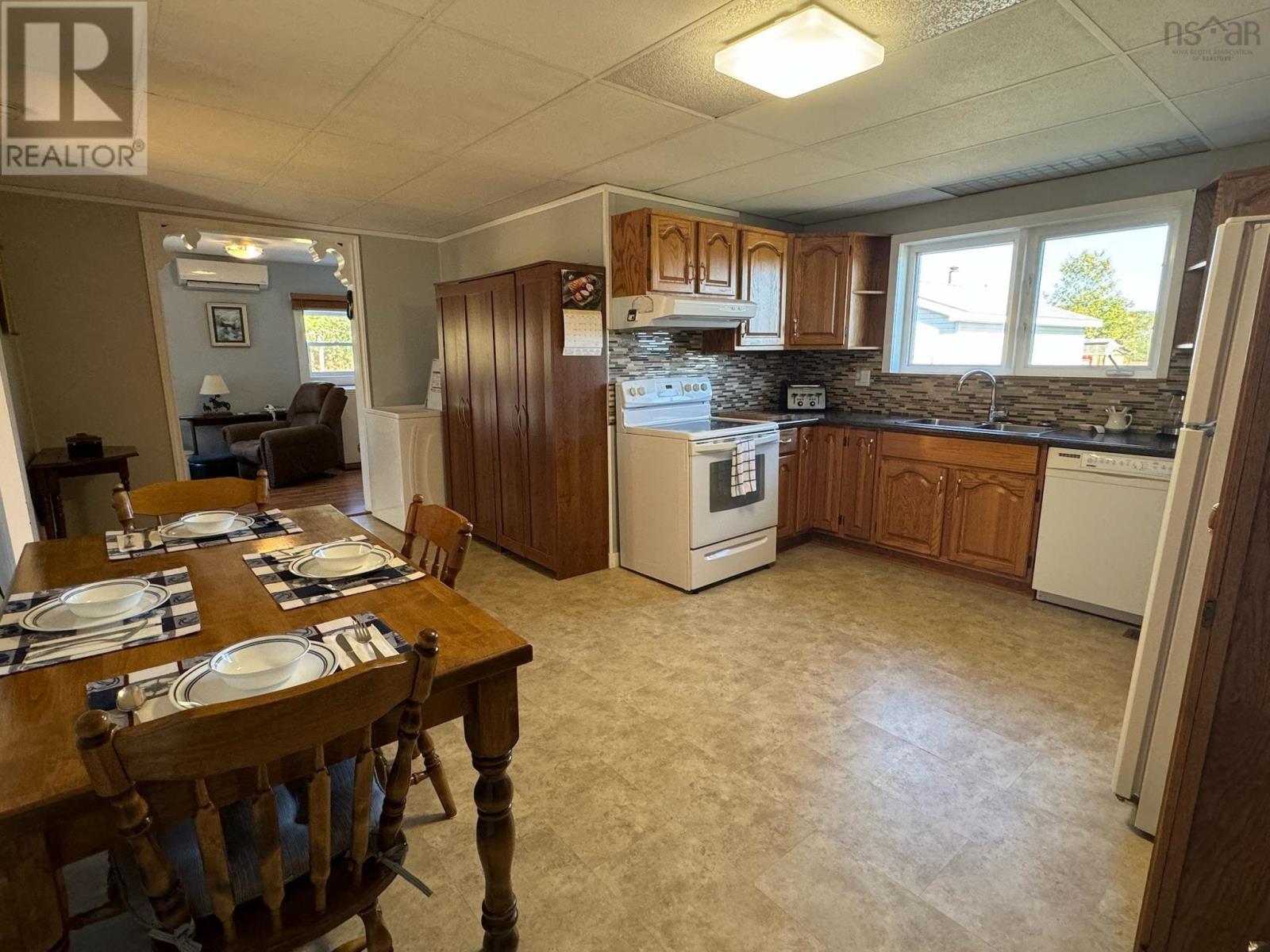 721 Descousse-cap La Ronde Road Property Photo 10