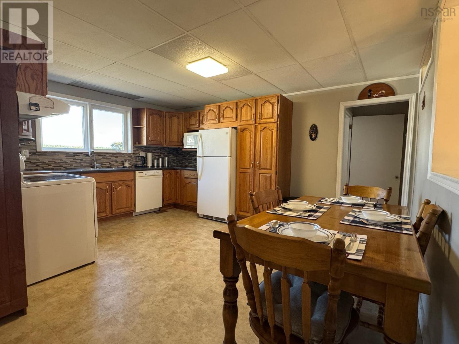 721 Descousse-cap La Ronde Road Property Photo 11