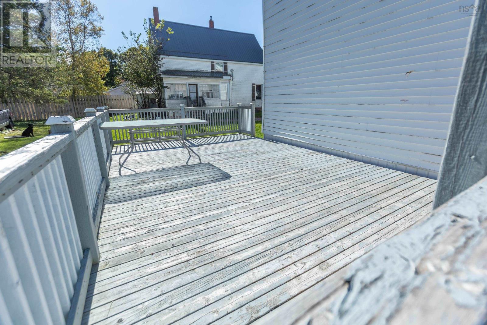 30 Victoria Street W Property Photo 5