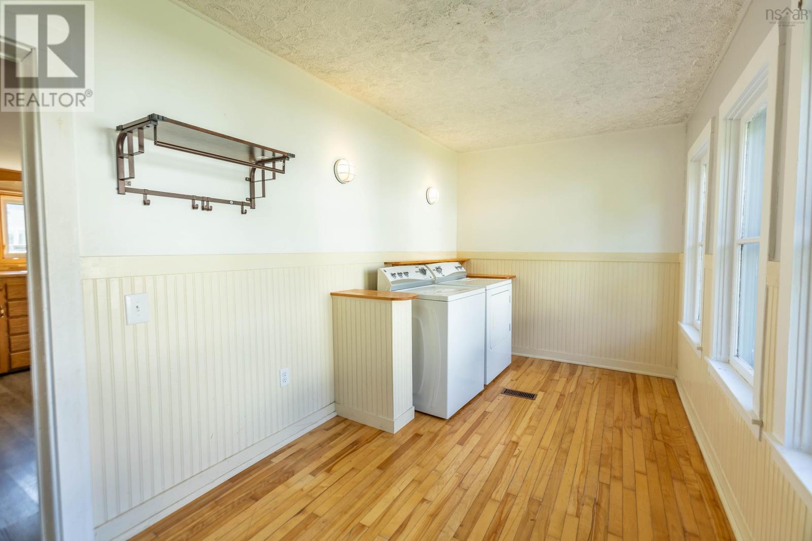 30 Victoria Street W Property Photo 6