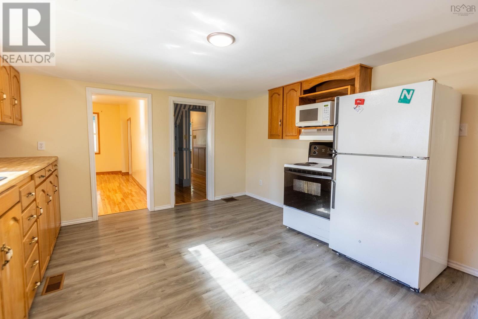 30 Victoria Street W Property Photo 9