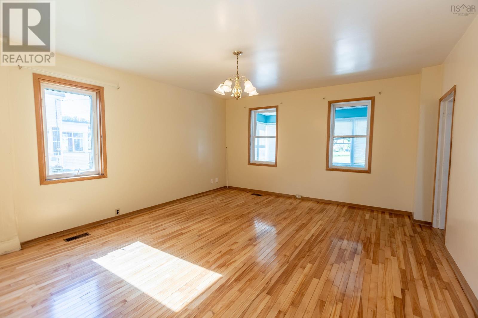 30 Victoria Street W Property Photo 11