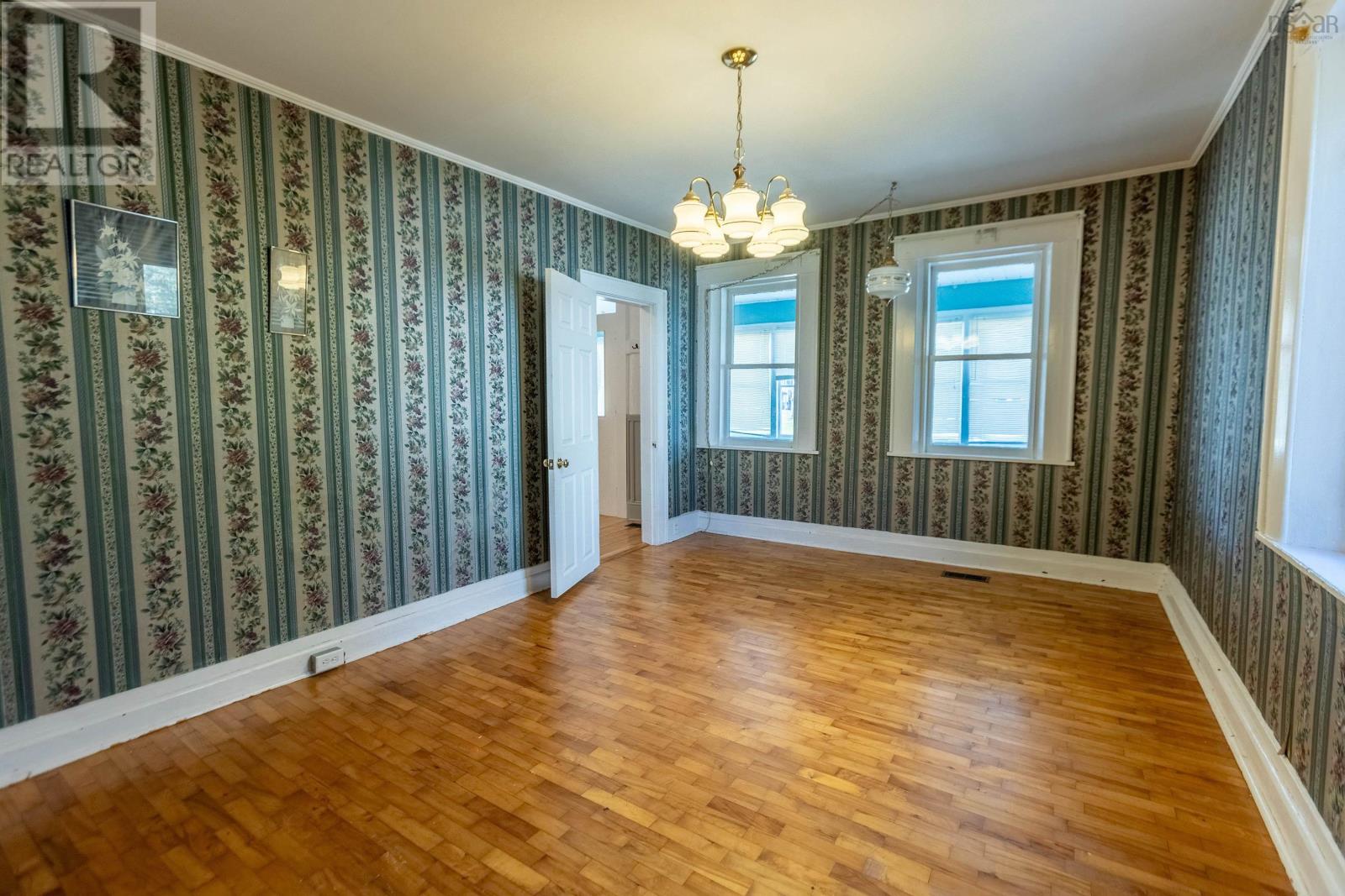 30 Victoria Street W Property Photo 14