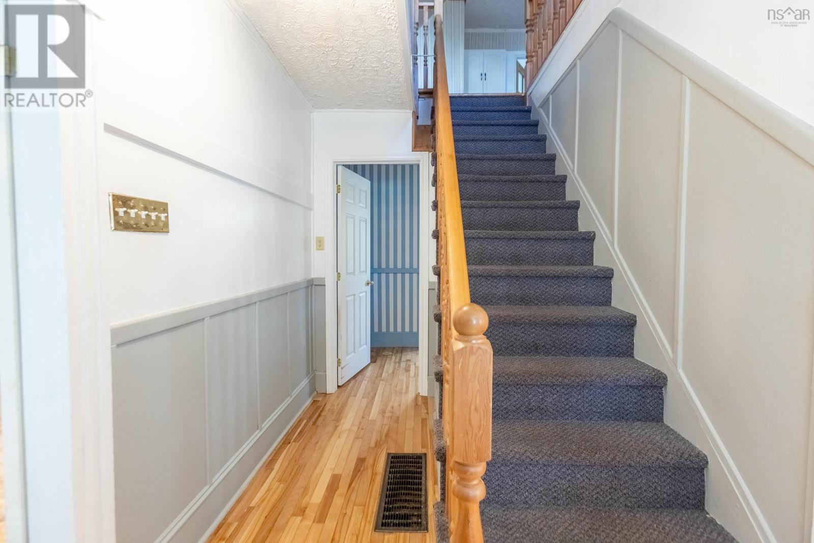30 Victoria Street W Property Photo 17