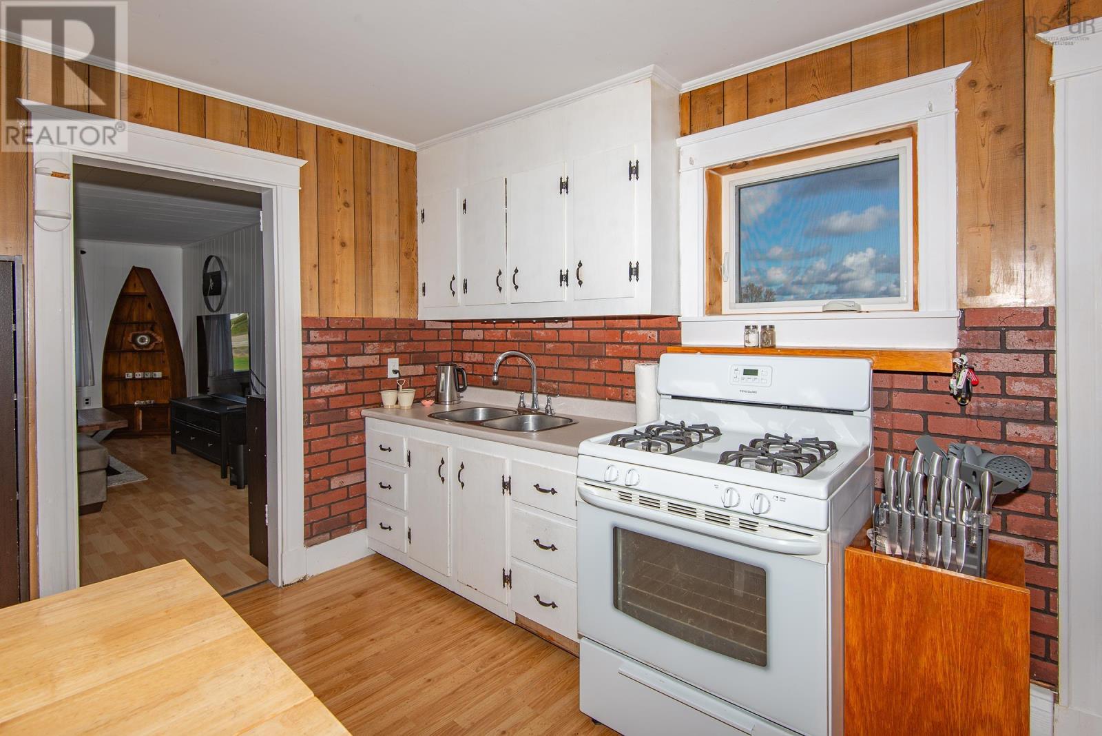 5402 Highway 1 Property Photo 11
