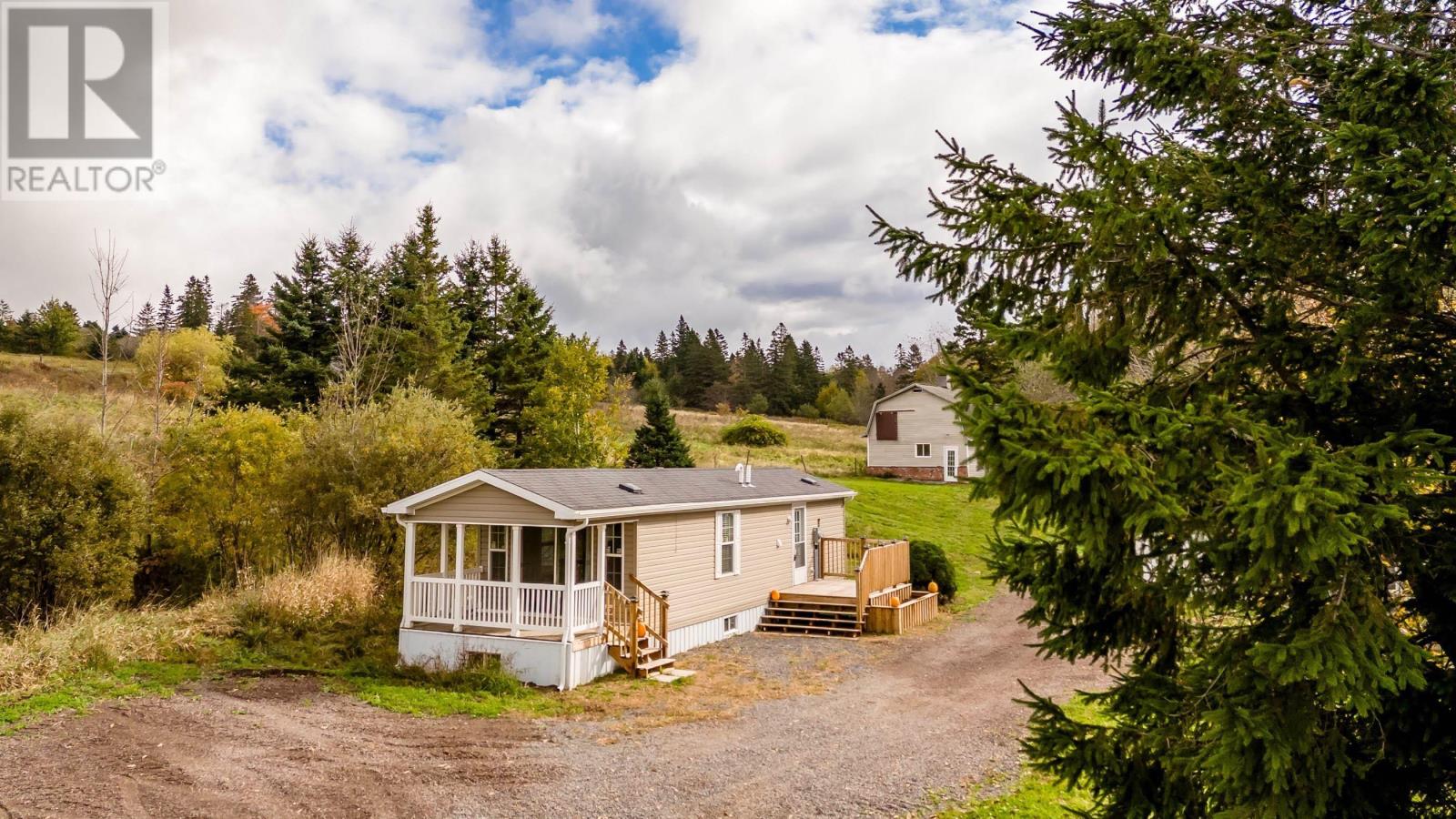 912 Ruggles Road Property Photo 3