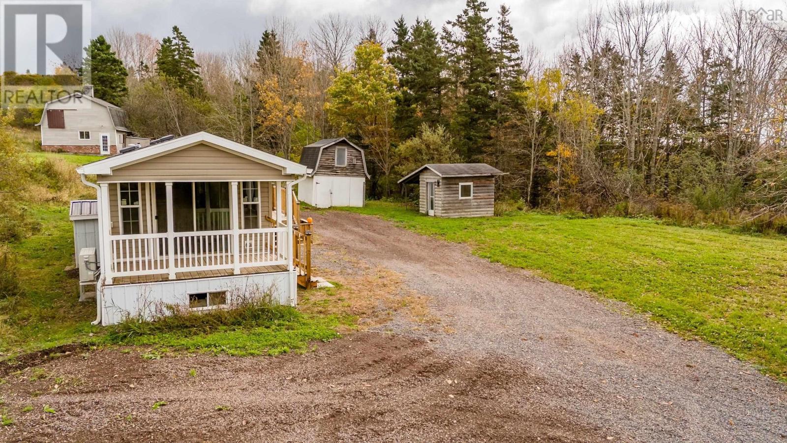 912 Ruggles Road Property Photo 4